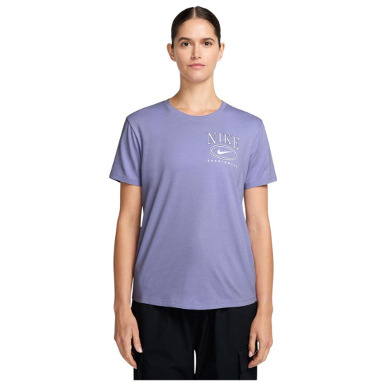 Nike Γυναικεία κοντομάνικη μπλούζα Sportswear Club Nike Γυναικεία κοντομάνικη μπλούζα Sportswear Club